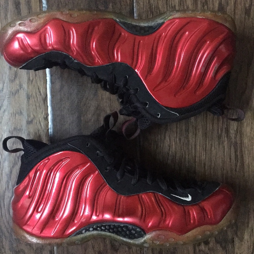 Metallic red foamposite